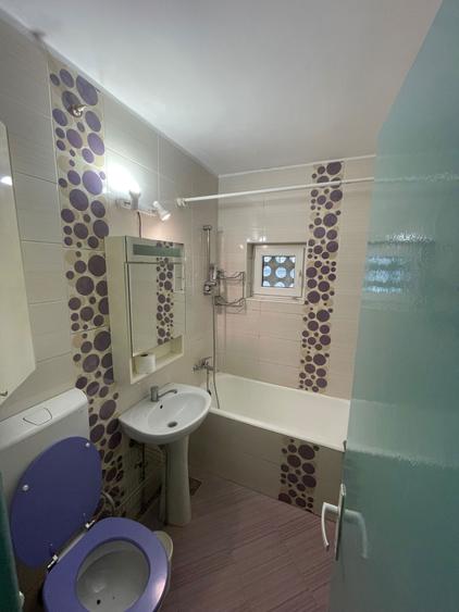 De vanzare apartament 3 camere - 2