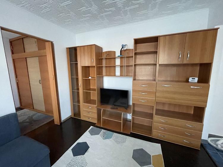 Inchiriez apartament 3 camere - 5