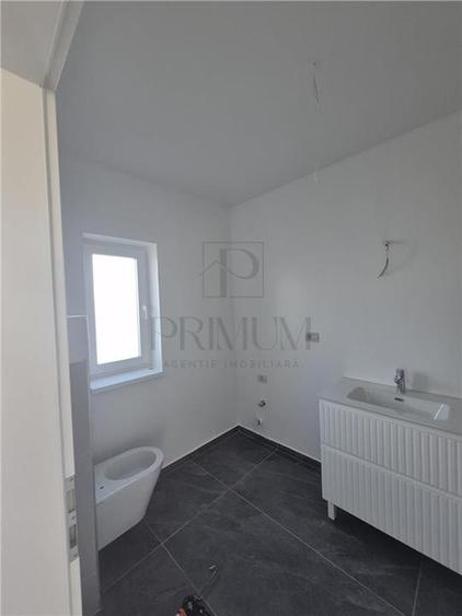 Duplex pe parter - zona linistita - toate utilitatile - compartimentare excelent - 9