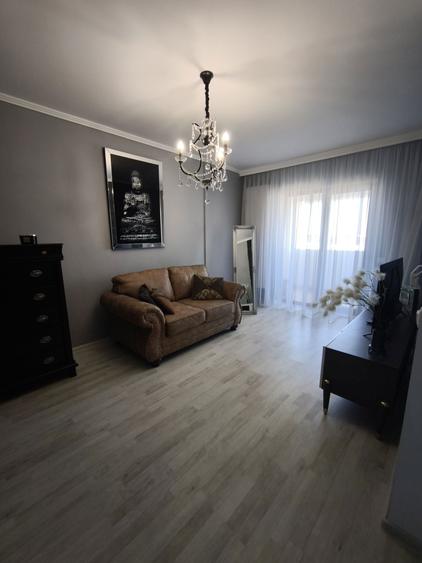 Vand apartament 2 camere mobilat+loc parcare - 1