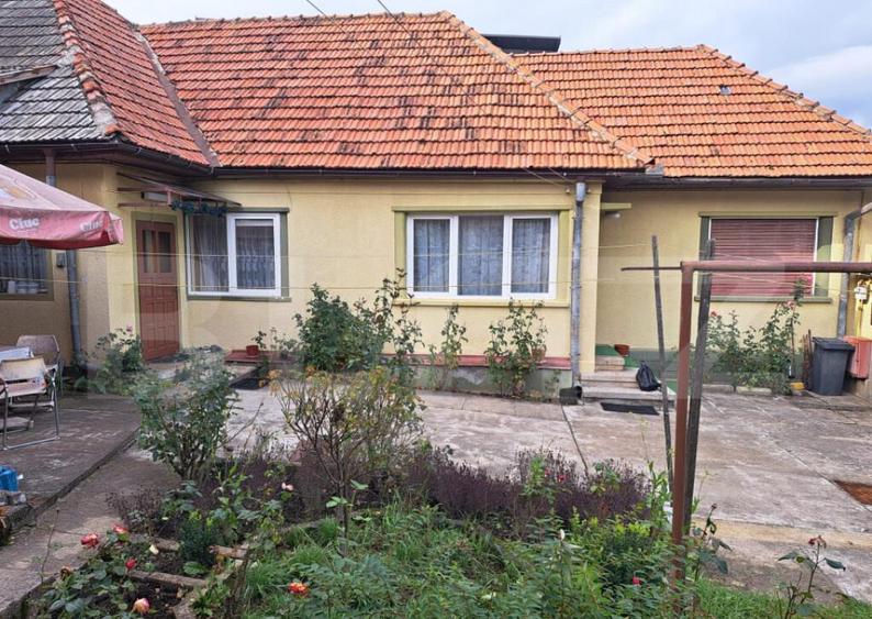 Casa in Sacele singur in curte, zona excelenta! - 1