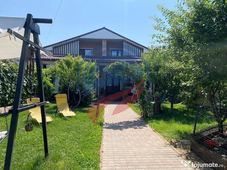 CASA DEOSEBITA APROAPE DE PROMENADA IN EUROCARTIER - 1