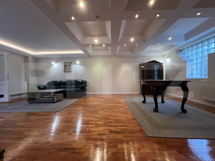 Casa de vanzare, 229 mp, cartierul 7 Noiembrie - 1