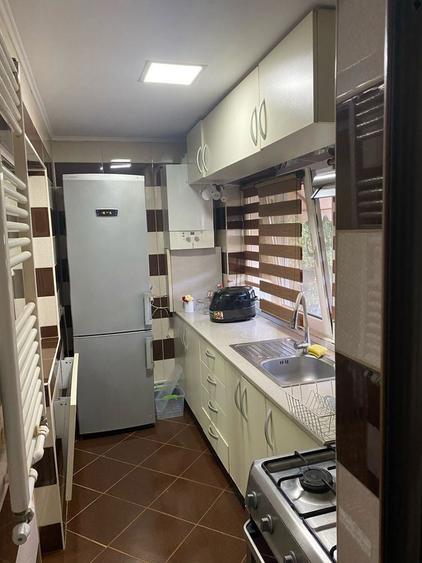 Inchiriez apartament 3 camere - 5