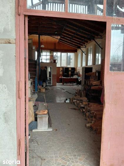 Teren intravilan + locuinta+atelier-3 soproane metalice in Hodis, jud - 8