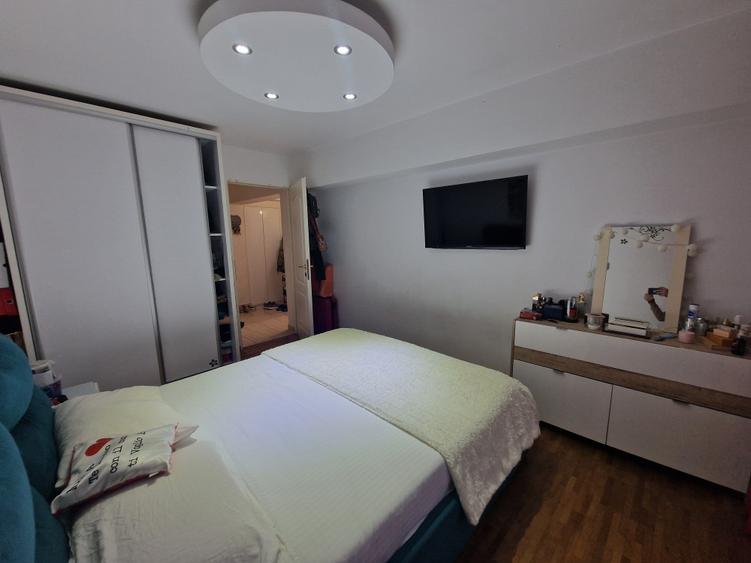 Navodari (Sud)- 3 camere decomandate, mobilat-utilat, etaj 3/4 - 16