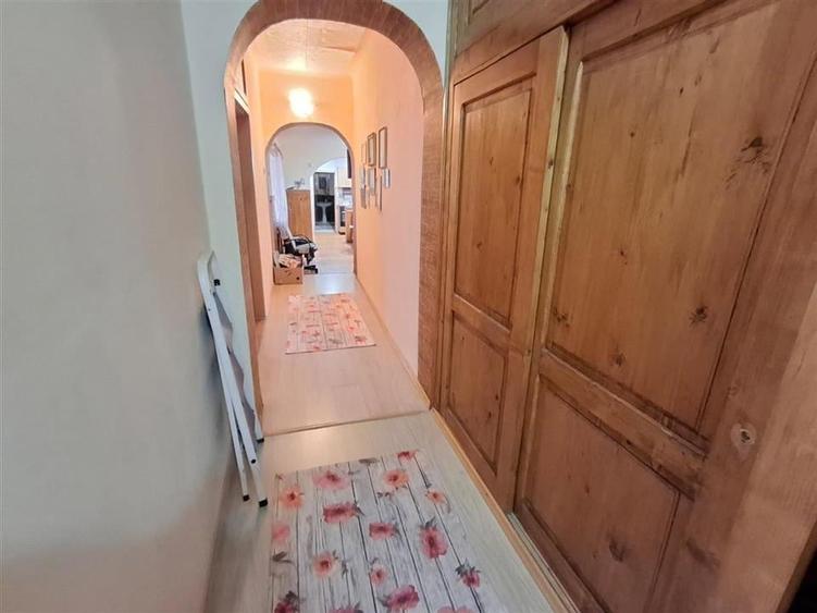 Casa cu doua apartamente garaj pivnita in Cisnadie - 24