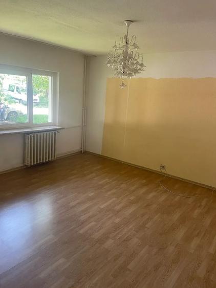 Apartament cu 3 camere decomandat în Prundu