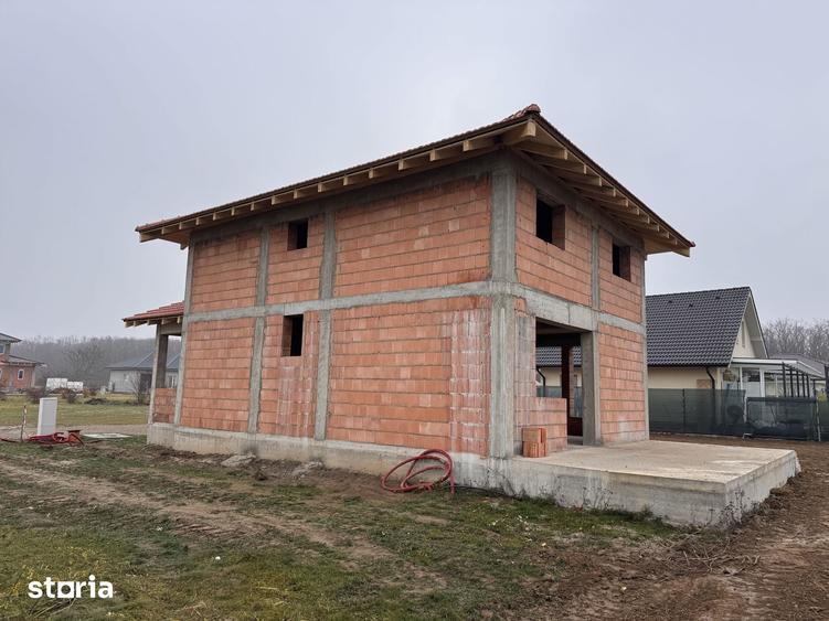 Casă cu 4 camere cu Teren 500 Mp în Central