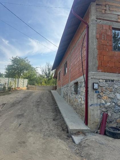 Vând casă mobilată  în zona turistică - 11