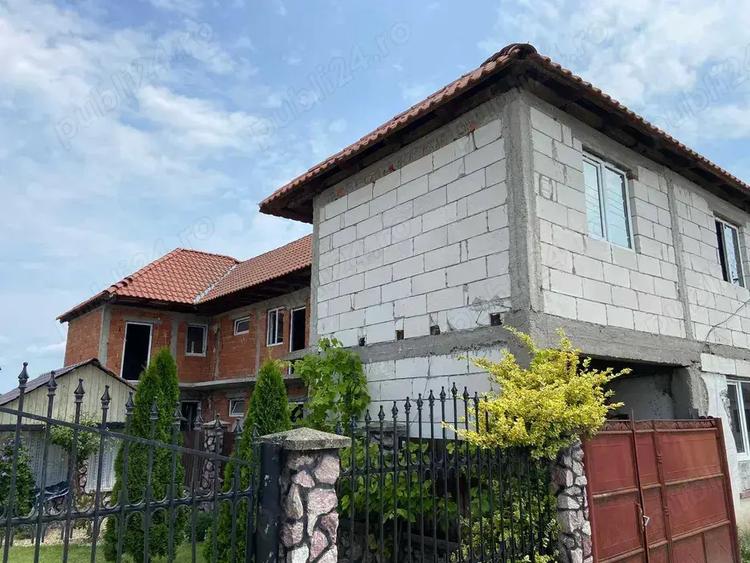Casa de vanzare parter+etaj in localitatea Beliu - 1