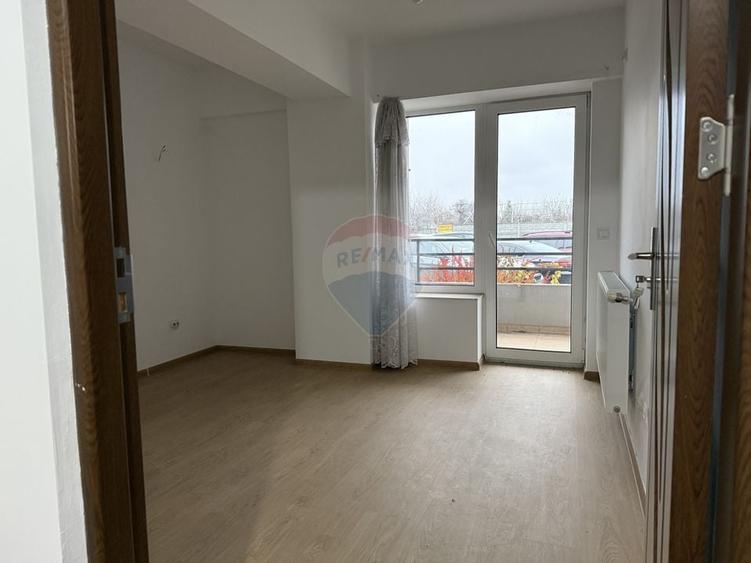 Apartament cu 3 camere de vanzare cu loc de parcare, Calea Barladului - 3
