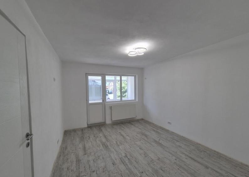 Spa?iu comercial, Ale. N.Titulescu, col? cu str. Minerilor - 9