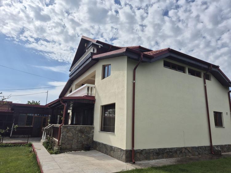 Vand casa cu etaj - 1