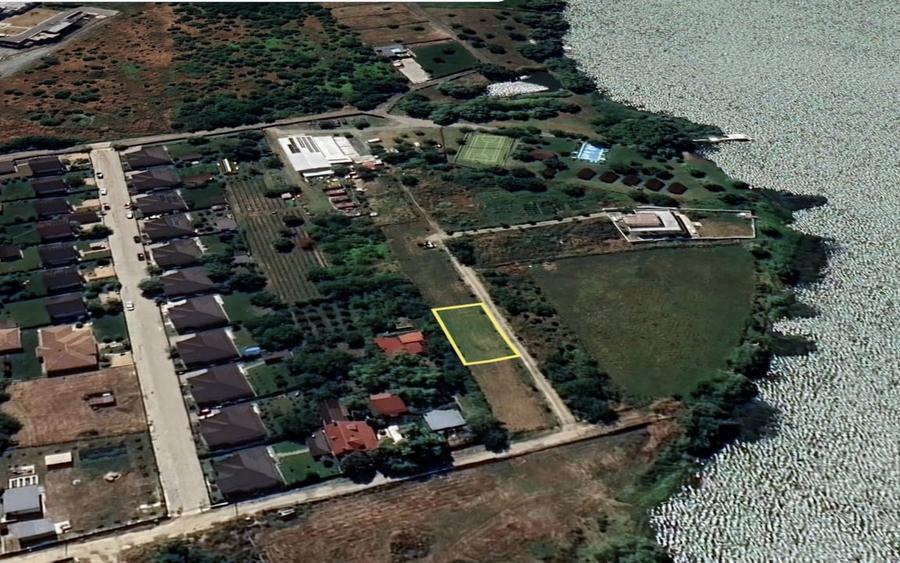 Priveliște spre lac. - 1