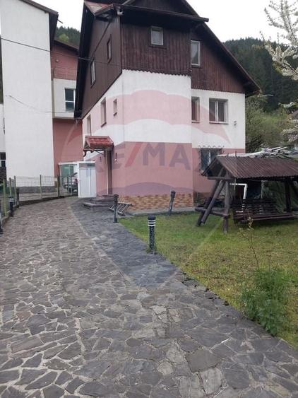 Casă / Vilă Moeciu de Sus, zona pitoreasca, 5 camere, pret special - 9