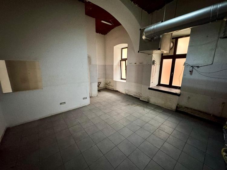 2 spatii in  Piata Unirii (84mp si 71mp) - 3