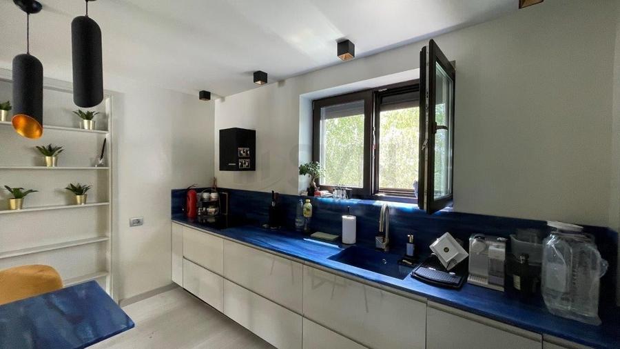 REV2002733 Domenii - Vila impunatoare aproape de Biserica Casin - 8