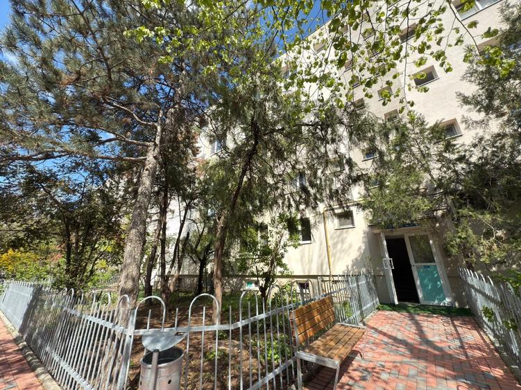 Apartament 4 camere, Ozana, langa scoala nr.116, doua bai, boxa in acte. - 1