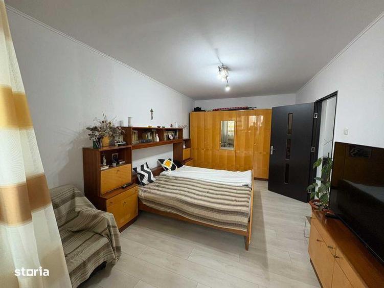 Apartament cu 2 camere, Dambul Pietros, hol patrat, etaj 3 - 4