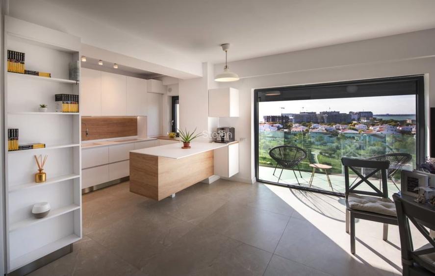Apartament cu vedere la mare, langa plaja, 3 camere, parcare proprietate Apartament cu vedere la mare, langa plaja, 3 camere, parcare proprietate