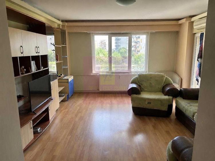 Apartament cu 3 camere decomandat în Octavian Goga