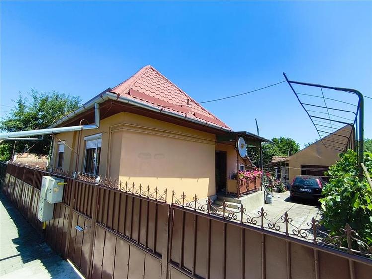 Casa pe un nivel renovata,curte individuala teren 780mp - 2