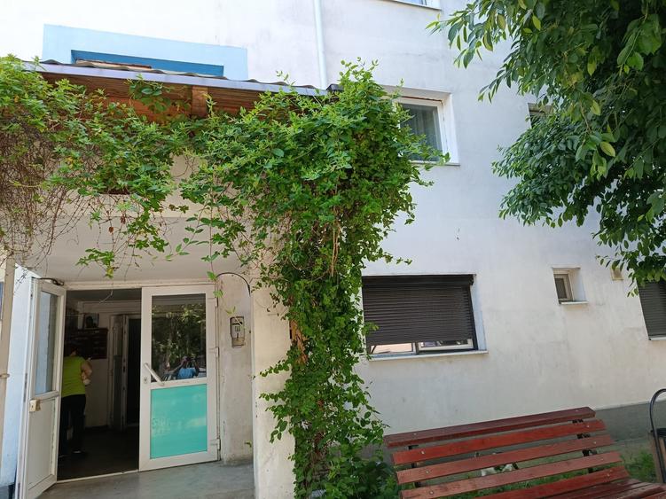 Titu, județul Dâmbovița - de vânzare apartament 3 camere, bine pozitionat! - 1
