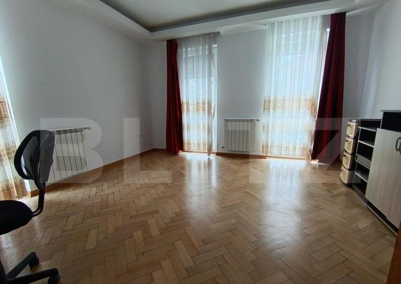 Casa Ultracentral cu 5 camere in suprafa?a de 300 mp ?i - 33