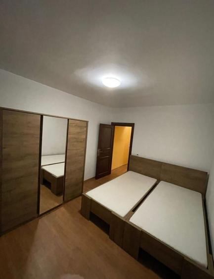 Apartament cu 4 camere decomandat în Tătărași