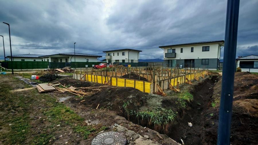 DIFERIT Haus ,Cristian,500 mp cu autorizatie,CASA IN CURS DE EXECUTIE - 1