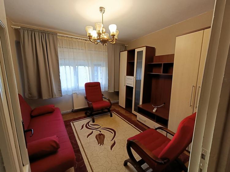 Apartament cu 4 camere decomandat în Dacia