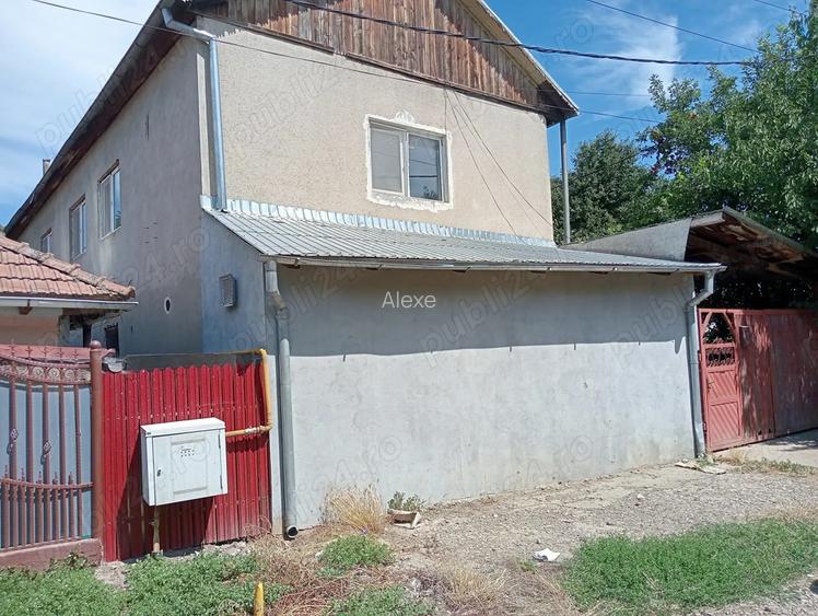 Vand imobil parter + etaj in Tecuci zona Garii de Sud.
