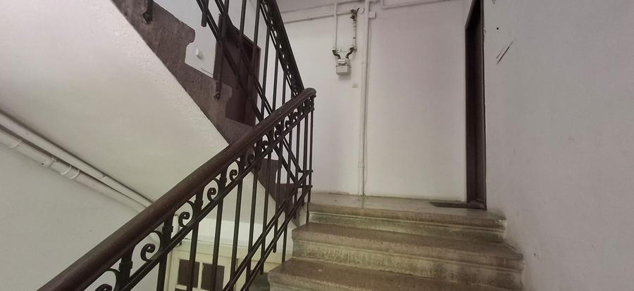 Cotroceni, Romniceanu, parter in imobil mic, spatios, 3 camere, balcon, birouri - 10