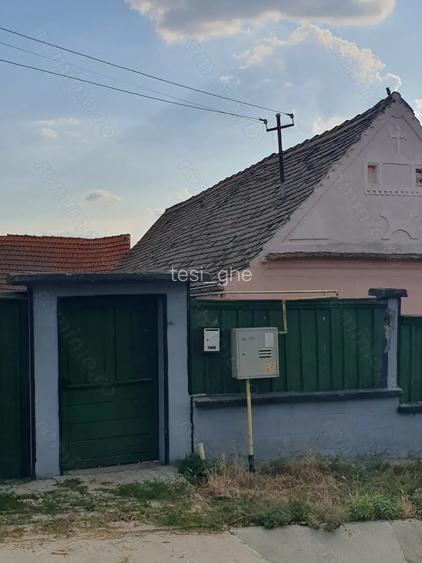 Vand casa cu teren intravilan ?i utilita?i 1701 mp Vand casa cu teren intravilan ?i utilita?i 1701 mp