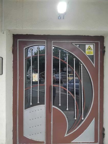 Apartament cu 2 camere semidecomandat în Berceni