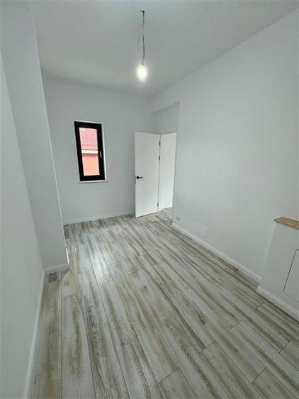 Casă cu 3 camere cu Teren 300 Mp în Central