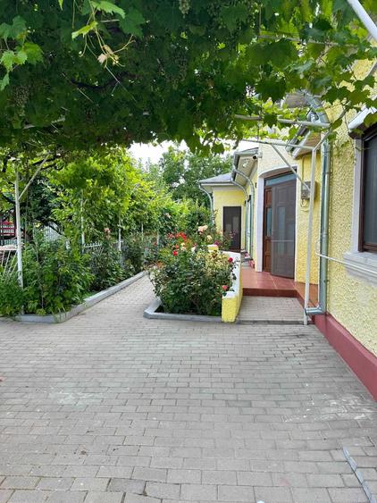 Casă cu 4 camere decomandat în Central