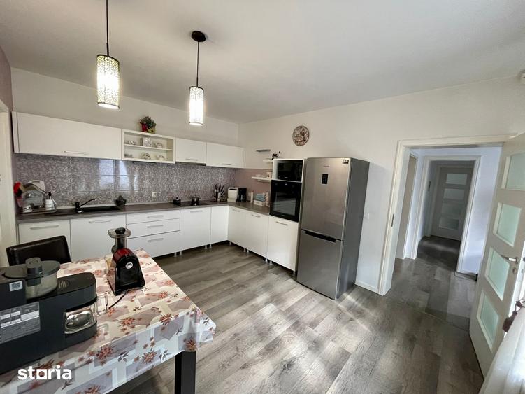 Casă cu 5 camere cu Teren 1593 Mp în Șinca