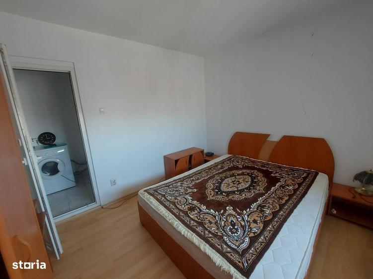 Apartament cu 3 camere decomandat în Micro 4