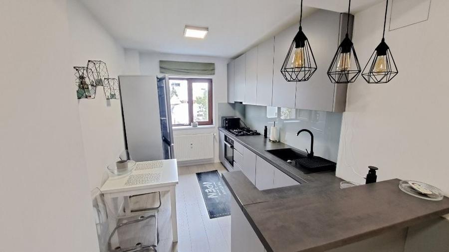 Apartament cu 2 camere decomandat, mobilat în Banu Manta