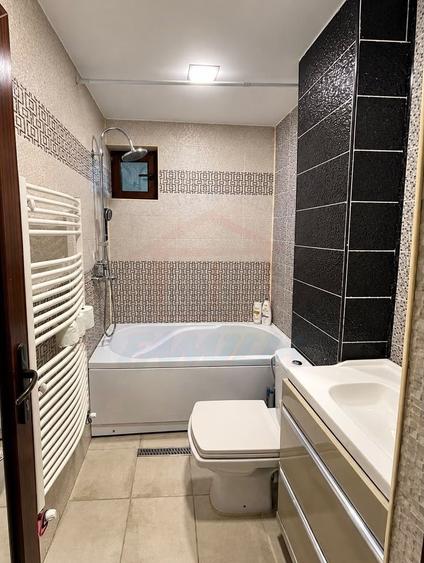 Apartament cu 3 camere decomandat, mobilat în Micro 20