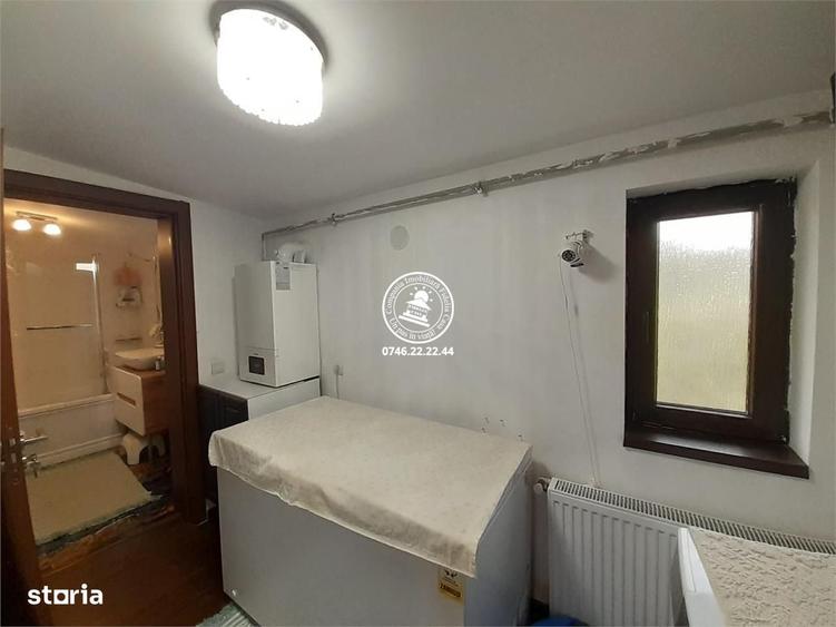 Casă cu 3 camere în Breazu