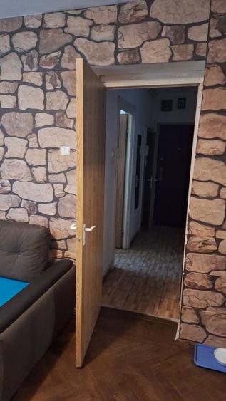 Apartament cu 3 camere semidecomandat în Crângași