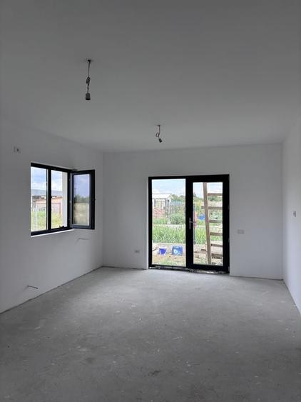 Casă cu 3 camere în Dumitrana
