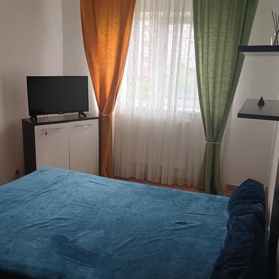 Apartament cu 2 camere decomandat în Florilor