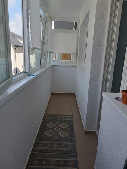 Apartament cu 3 camere decomandat în Roșu