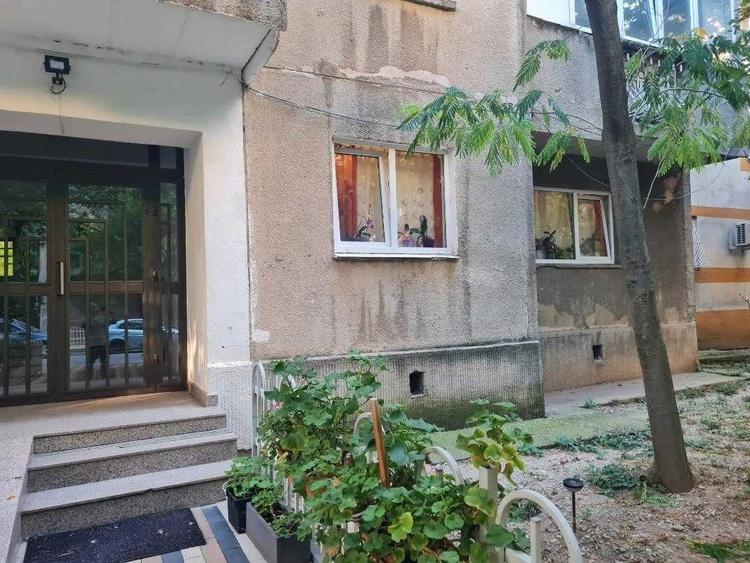 Apartament cu 3 camere decomandat în Sebastian