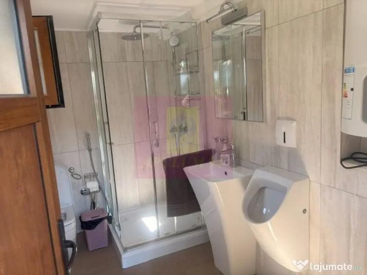 Casă cu 10 camere cu Teren 1700 Mp în Sud