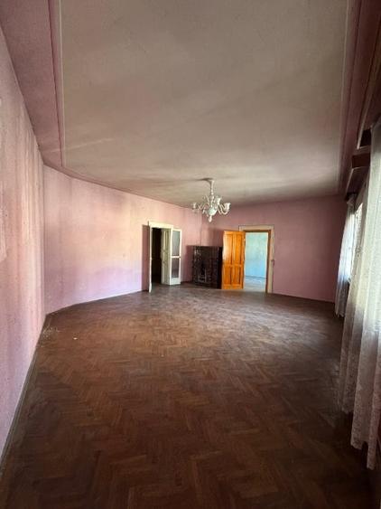 Casă individuală cu 5 camere cu Canalizare în Banu Mărăcine